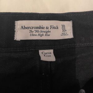 Abercrombie 90’s Ultra High Rise Straight Jean!